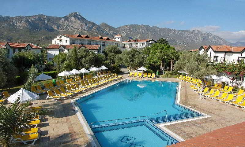 The Ship Inn Hotel Кирения Екстериор снимка