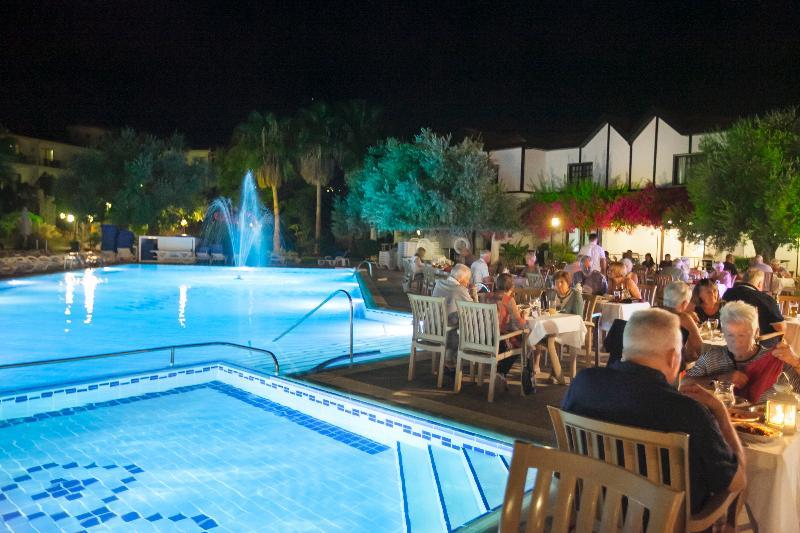 The Ship Inn Hotel Кирения Екстериор снимка